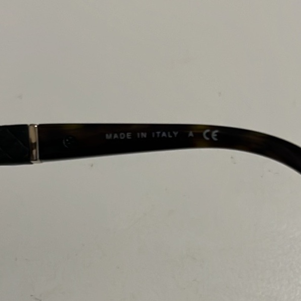 Authentic Chanel sunglasses with case. Good condition - Picture 3 of 11